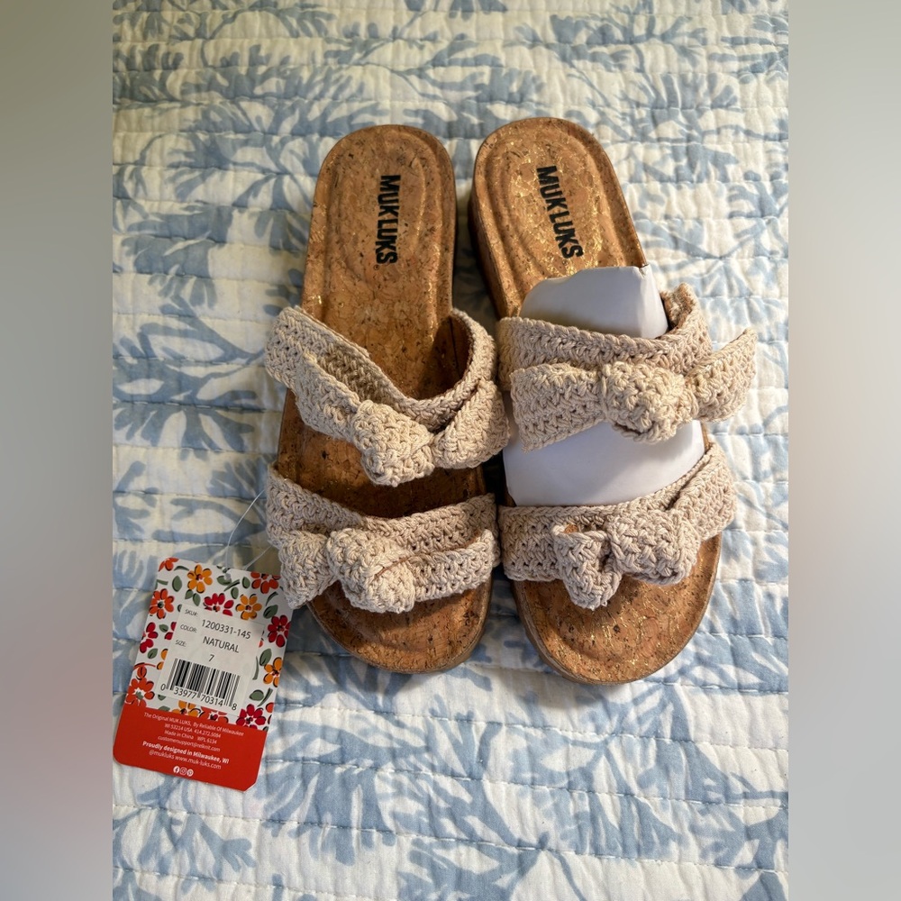 Women's Original Muk Luks Tan Crochet Sandals Size 7 NWT